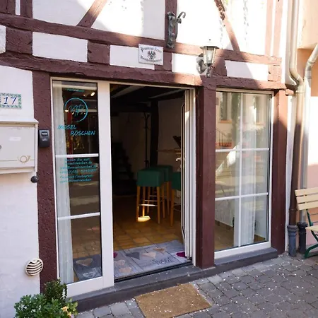 Mosel Roeschen * Bernkastel-Kues